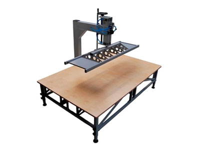 équipements spéciaux pour la fabrication de meubles et de vêtements